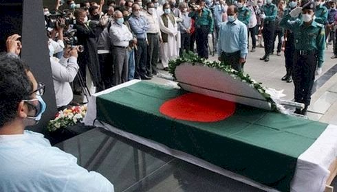 বনানীতে চিরনিদ্রায় শায়িত আলী যাকের