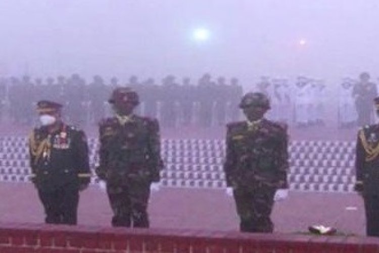 জাতীয় স্মৃতিসৌধে রাষ্ট্রপতি ও প্রধানমন্ত্রীর শ্রদ্ধা