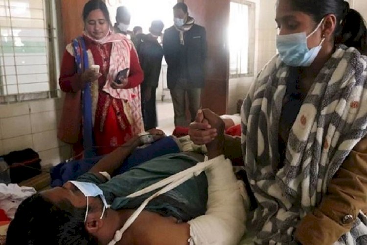 পৌরসভা নির্বাচনকে কেন্দ্র করে নৌকা প্রার্থীর ২ সমর্থককে কুপিয়ে জখম