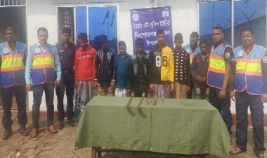 ভৈরবে ৭ ডাকাতকে গ্রেফতার করেছে নৌ পুলিশ