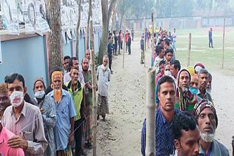 ২৯ পৌরসভায় ইভিএমে ভোটগ্রহণ চলছে