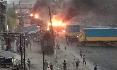 ১০ গাড়িতে আগুন : ঢাকা-চট্টগ্রাম মহাসড়কে যান চলাচল বন্ধ
