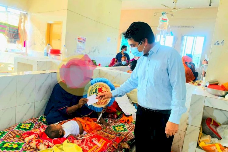 রিকশায় ঠাকুরগাঁও থেকে আসা অসুস্থ শিশুর চিকিৎসার দায়িত্ব নিলেন রংপুরের ডিসি