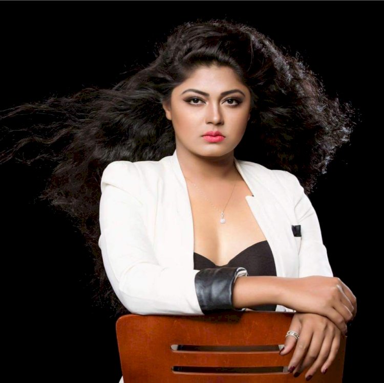 মফস্বলের মেয়ে আজব শহরে ১০ বছর!