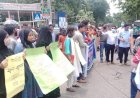 শিক্ষা প্রতিষ্ঠান খোলার দাবিতে শিক্ষার্থীদের অবস্থান কর্মসূচি