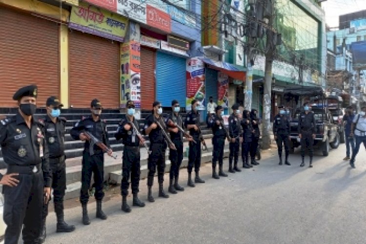 সর্বাত্মক লকডাউনে রাজশাহী, মোড়ে মোড়ে র‍্যাব-পুলিশ