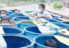 মাছের ড্রামের ভেতর যাত্রী পরিবহন!