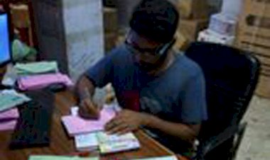 সাতক্ষীরায় এ,জে,আর কুরিয়ার সার্ভিসের দুর্নীতি ও হুমকি