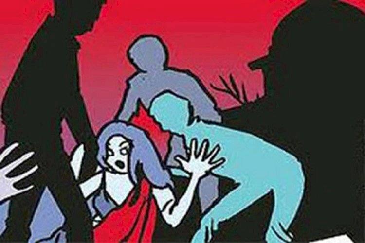 ডেকে নিয়ে স্কুলছাত্রীকে গণধর্ষণ