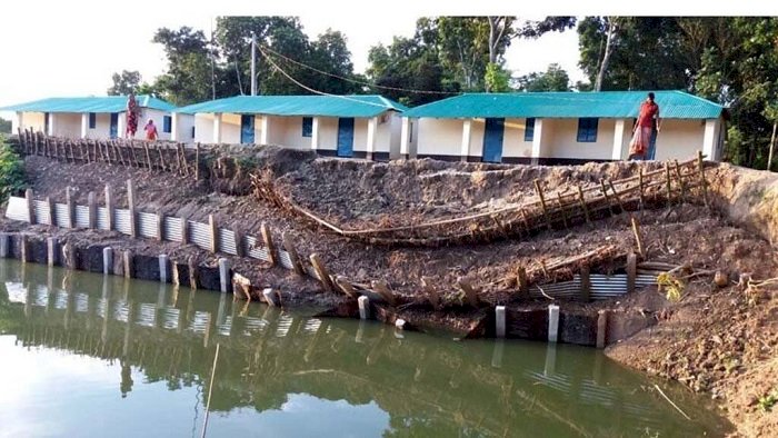 সাতক্ষীরায় আশ্রয়ণ প্রকল্পের ৭ টি ঘর নতুন করে নির্মাণ