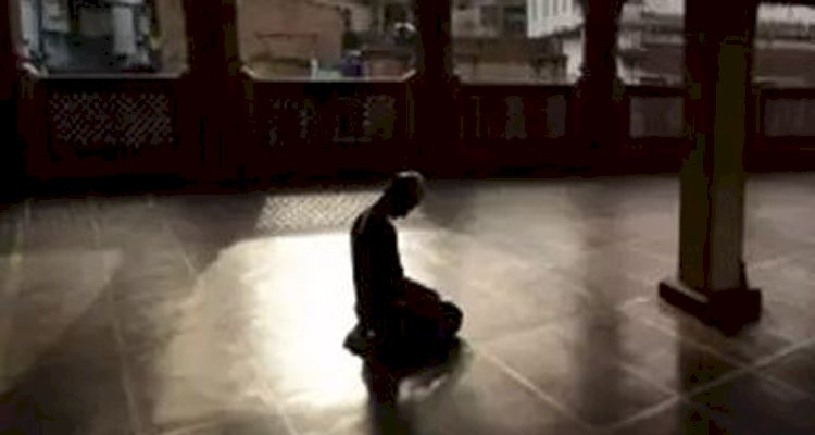 জুম্মার নামাজের সময় ইমামের মৃত্যু