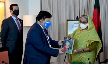 প্রধানমন্ত্রীর ৭৫তম জন্মদিন উপলক্ষে পররাষ্ট্রমন্ত্রীর নতুন বই ‘শেখ হাসিনা : বিমুগ্ধ বিস্ময়’