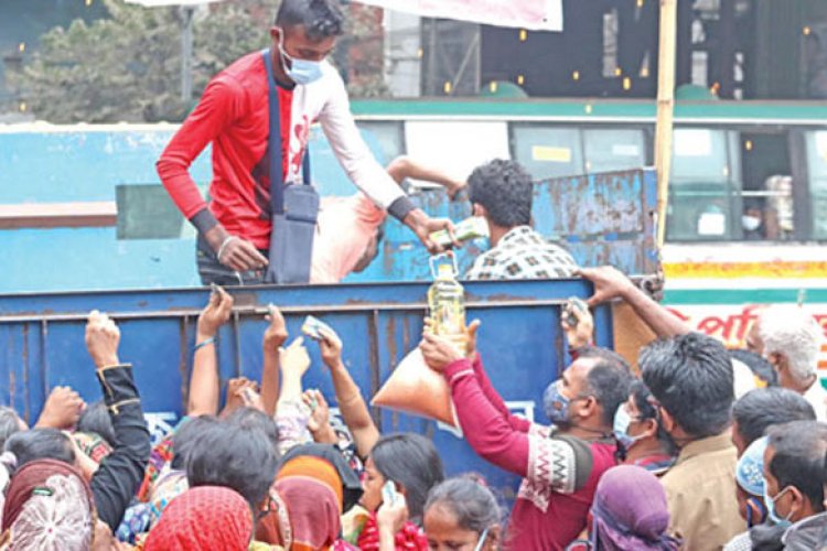 কাল থেকে ১১০ টাকায় সয়াবিন তেল বিক্রি করবে টিসিবি
