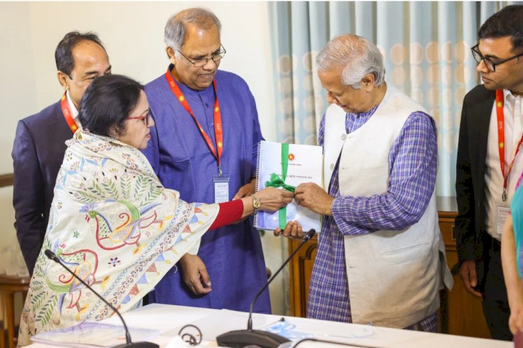 গণমাধ্যম সংস্কার কমিশনের কিছু প্রস্তাব দ্রুত বাস্তবায়নের উদ্যোগ নেয়া হবে : প্রধান উপদেষ্টা